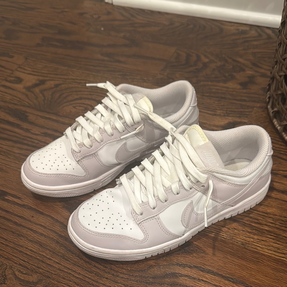 Nike Women's White and Light Purple Sneakers